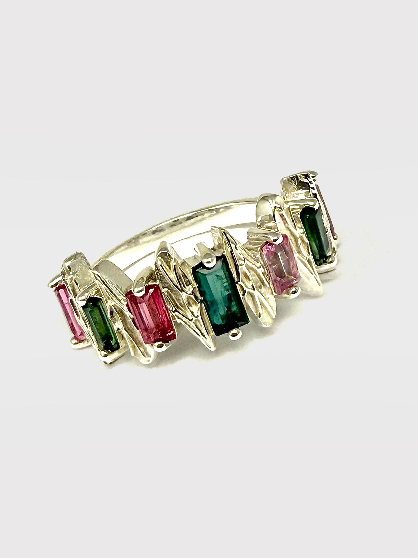 Anillo Alas y turmalinas