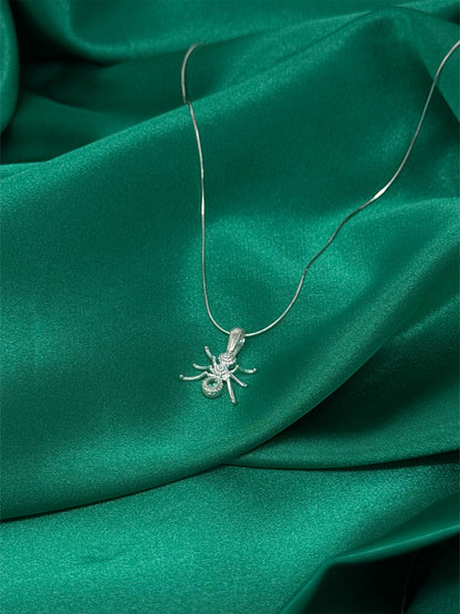 Collar dije las obreras