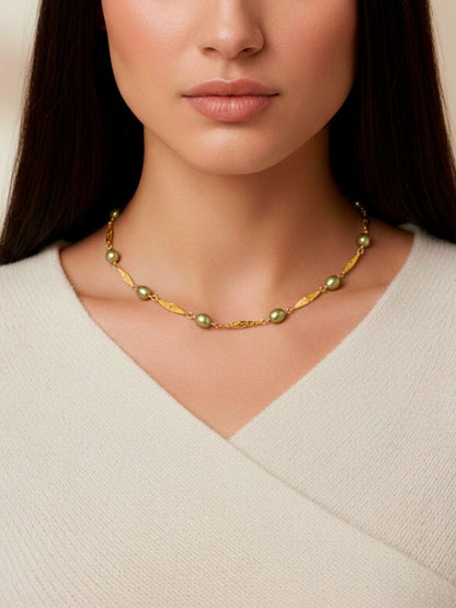 Collar Alas y perlas verde